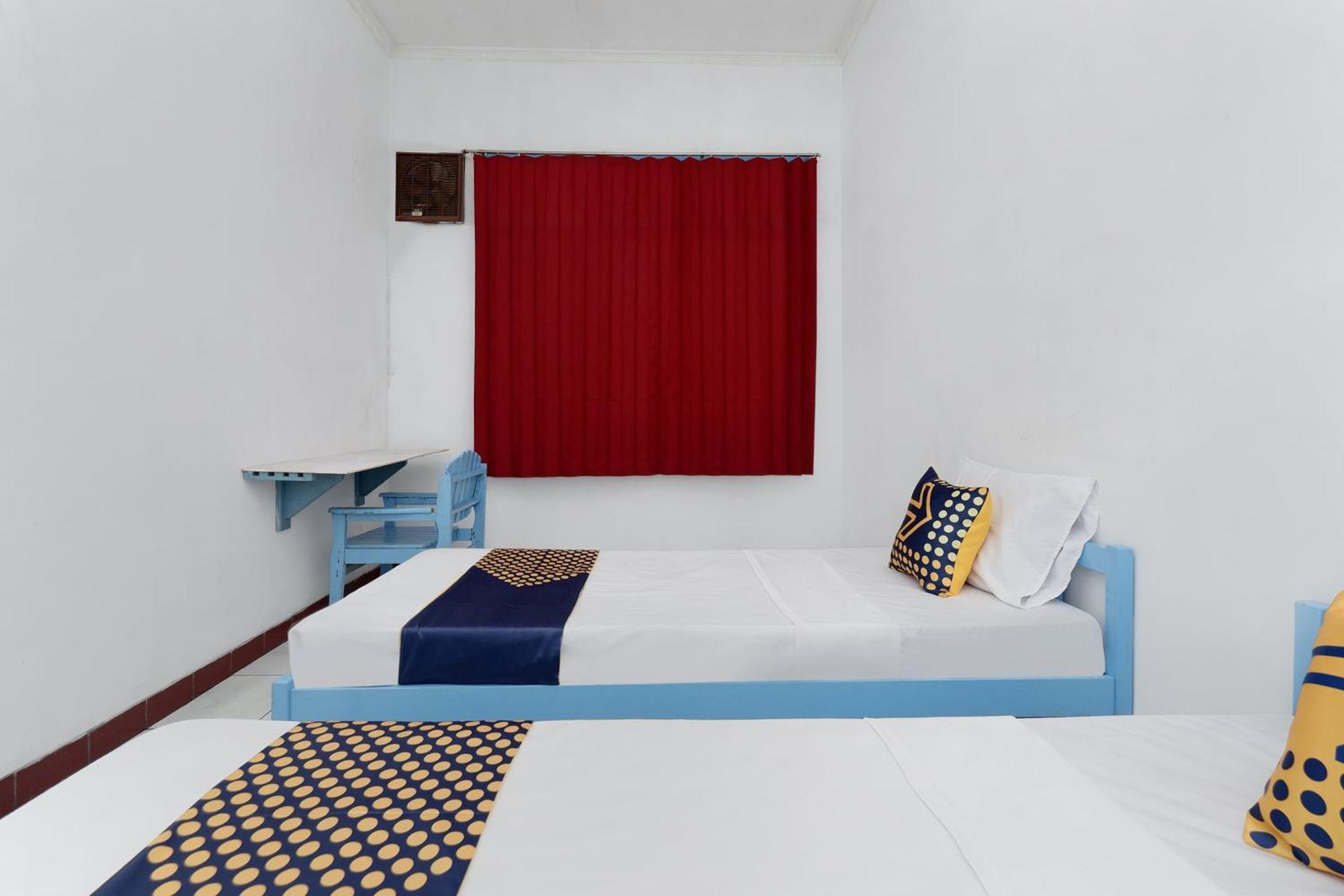 Spot On 2289 Hotel Saudara Tegal  Exterior photo