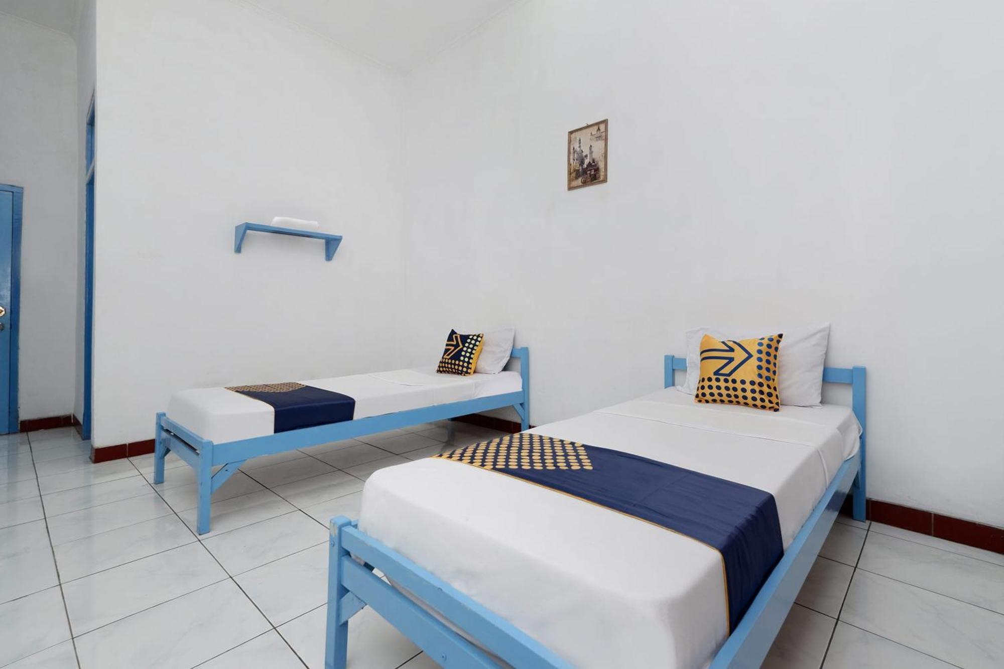 Spot On 2289 Hotel Saudara Tegal  Exterior photo